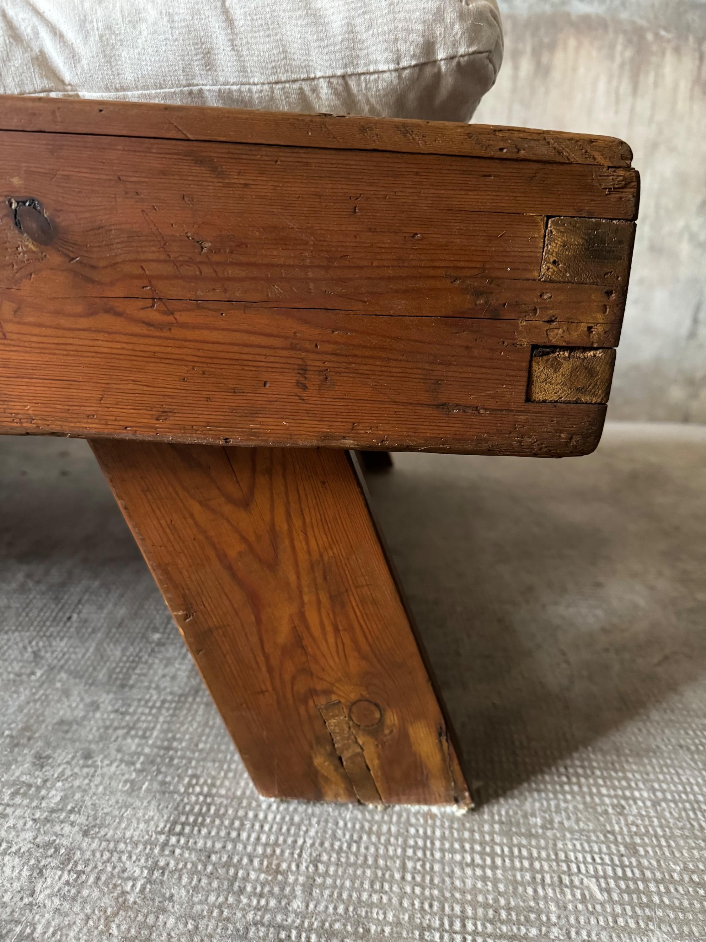 1950’s Daybed in Pine Wood, Dim = 180 x 70 x 42 cm