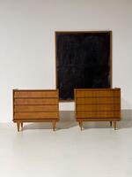 A Pair Of French 1950’s Chests of Drawers in Oak. Dim = 90x46,5x82,5 cm