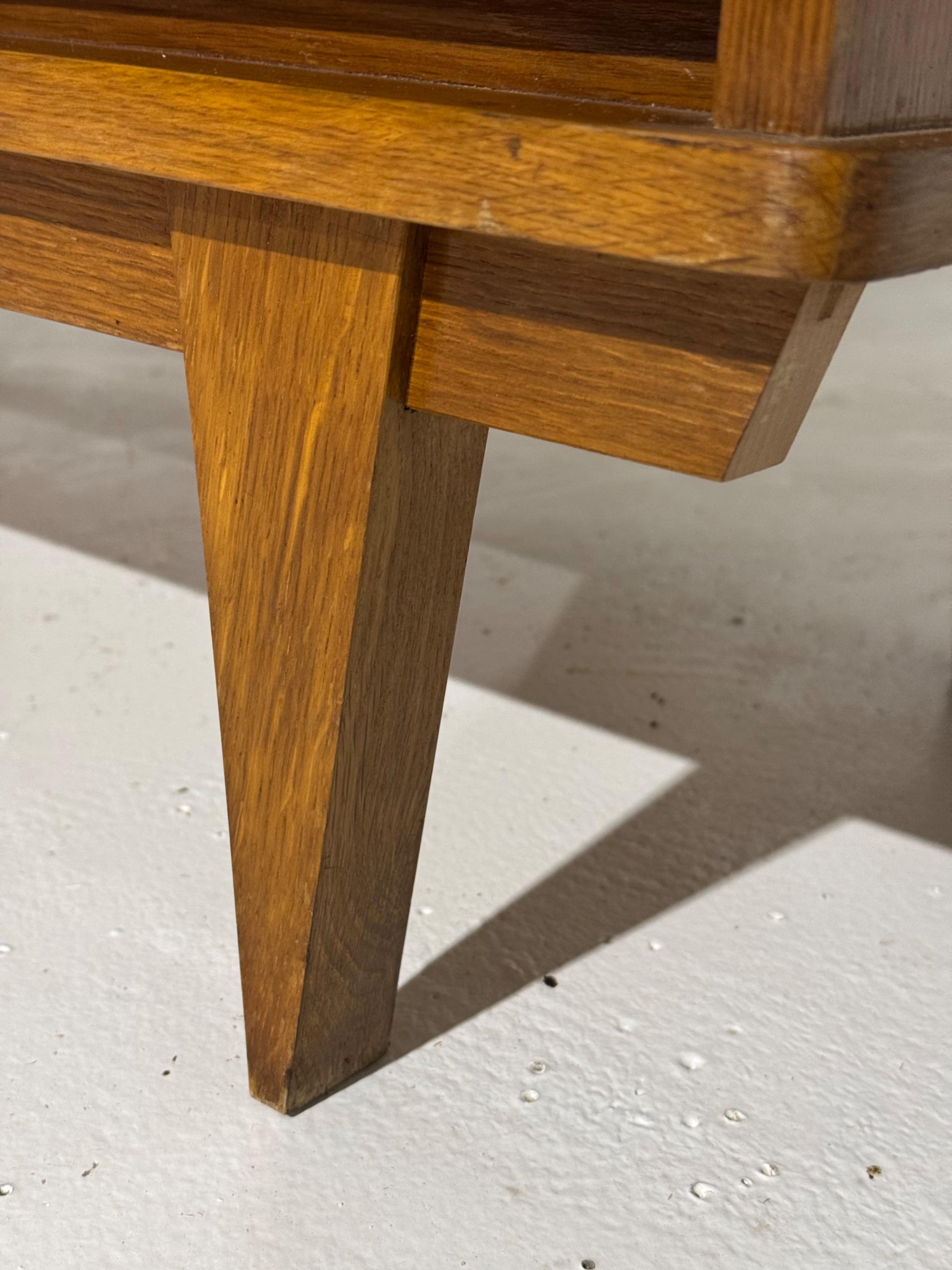 A Pair Of French 1950’s Chests of Drawers in Oak. Dim = 90x46,5x82,5 cm