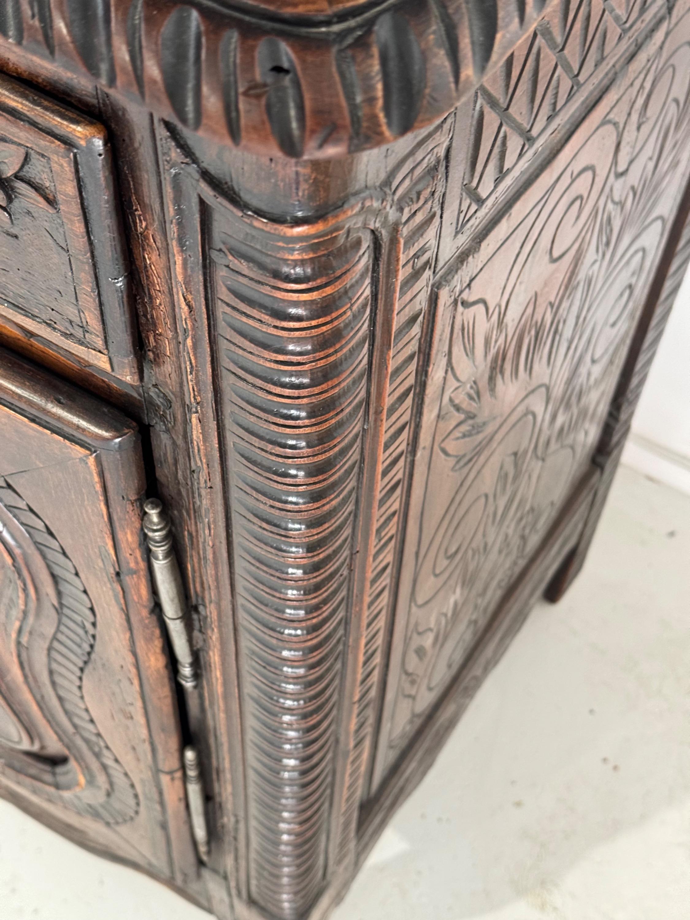 Charming French 18th Century Buffet in Two parts,Very Nice Carving Details, in Wallnut With Beautiful Original Time Patina.  Dim = 210 x 120 x 56 cm