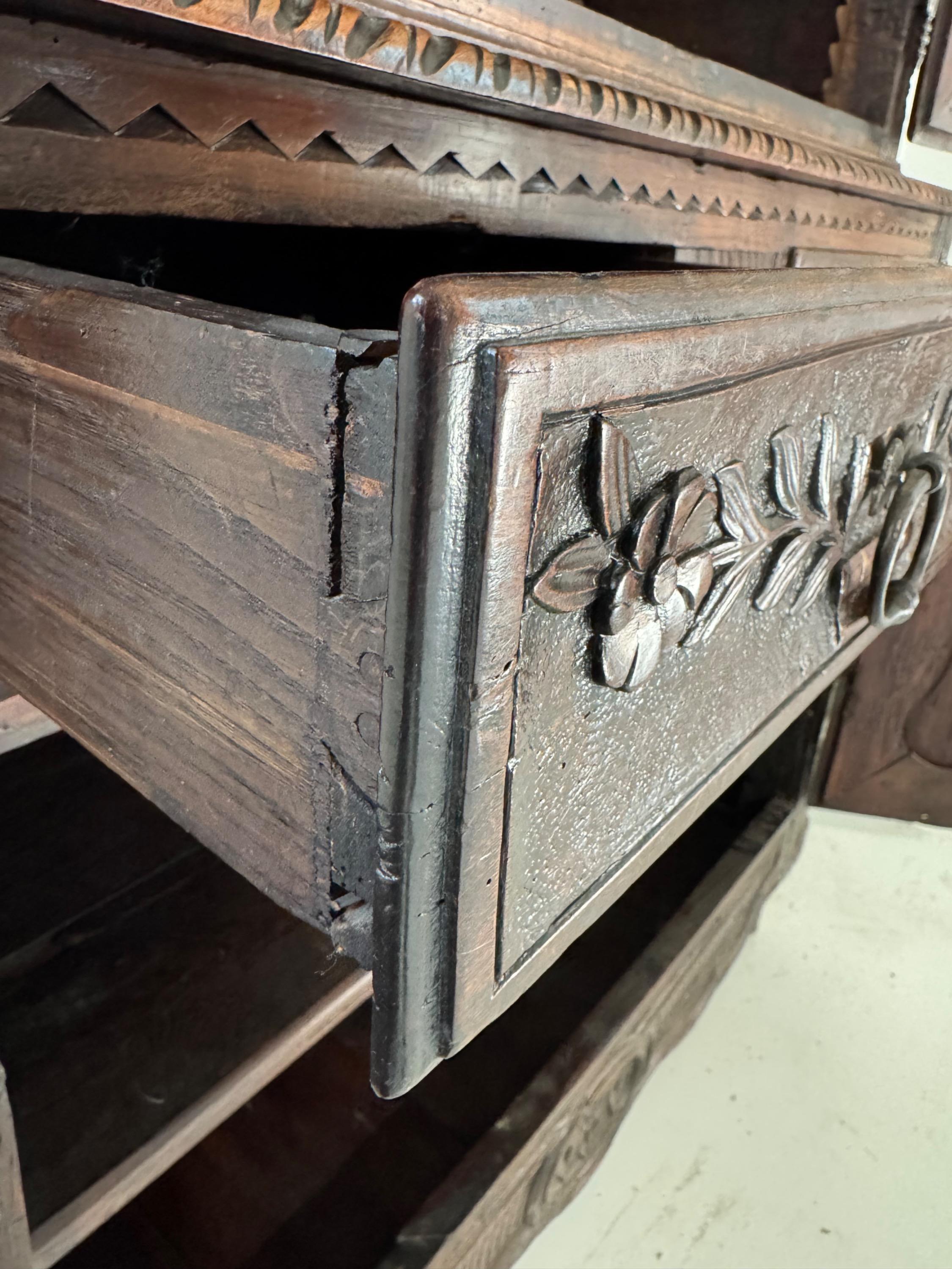 Charming French 18th Century Buffet in Two parts,Very Nice Carving Details, in Wallnut With Beautiful Original Time Patina.  Dim = 210 x 120 x 56 cm